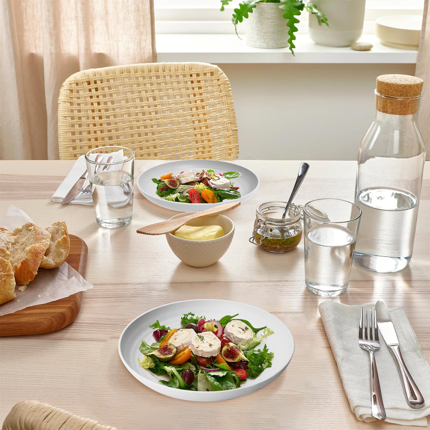 Homienly plates suitable for camping and picnics—easy to carry.