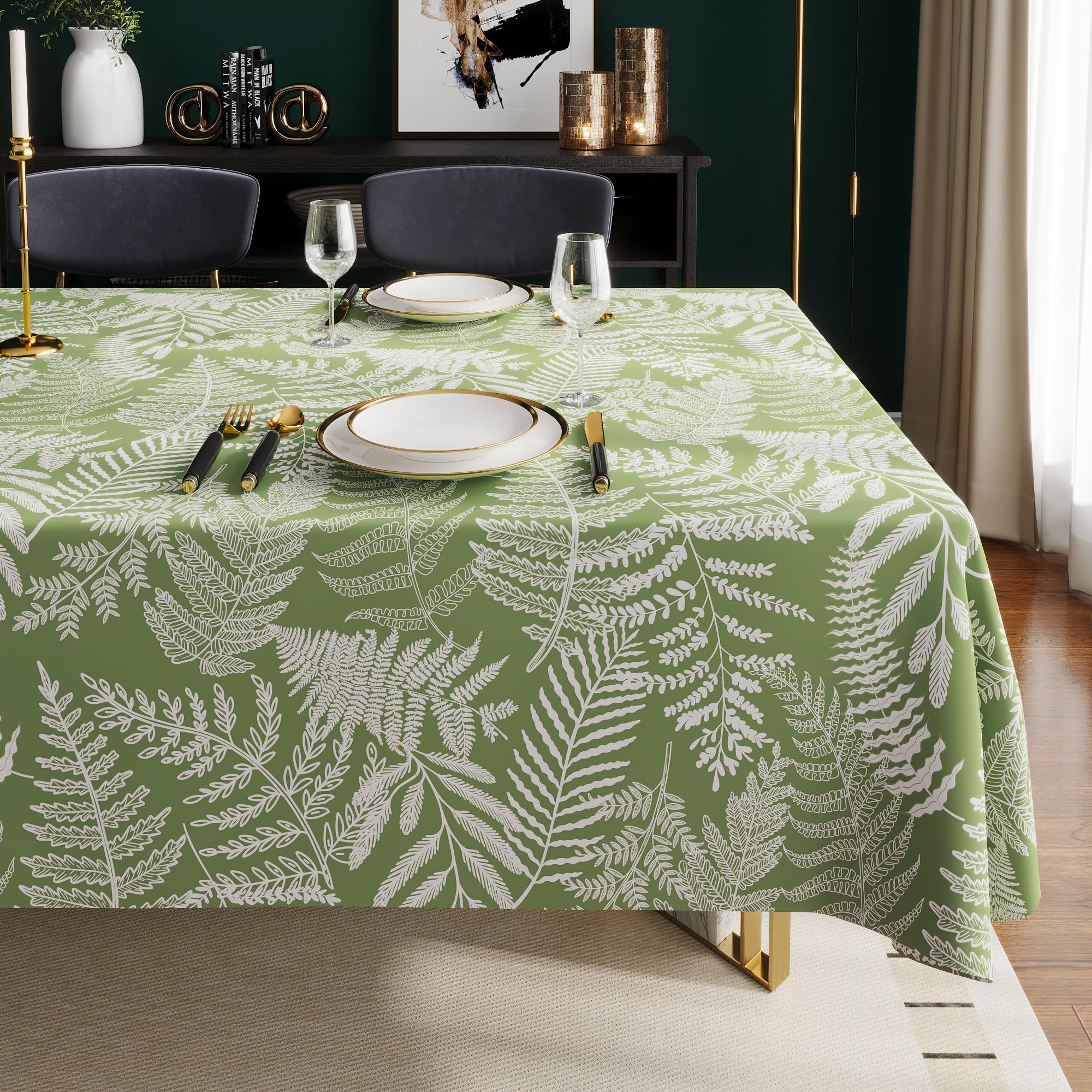 HOMOHEINI table cloth presented as thoughtful housewarming gift.