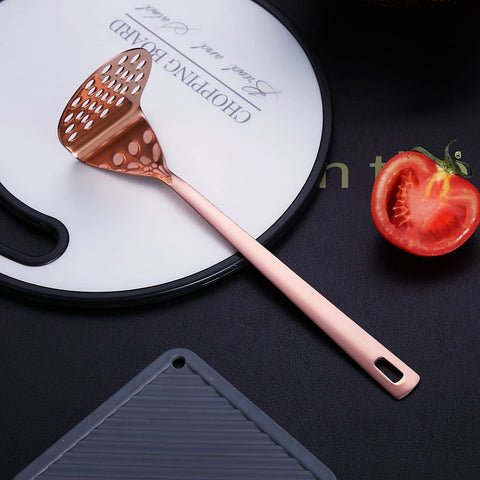 HOMQUEN dishwasher-safe utensils simplify cleaning after meals and gatherings.