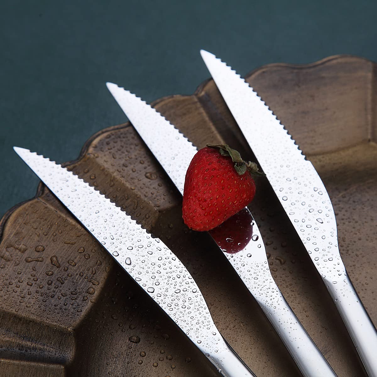 HOMQUEN elegant dining setup showcasing premium flatware look