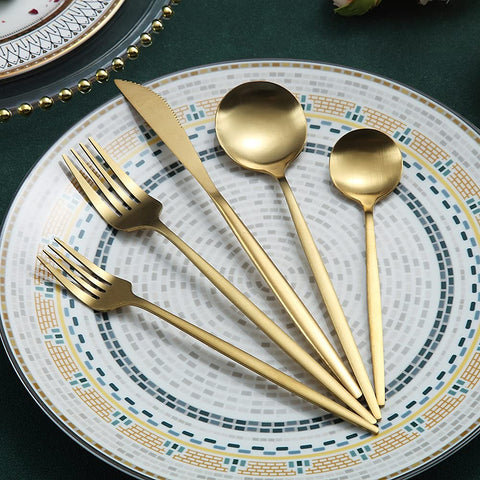 HOMQUEN matte gold silverware close-up shows smooth edges for comfortable use.