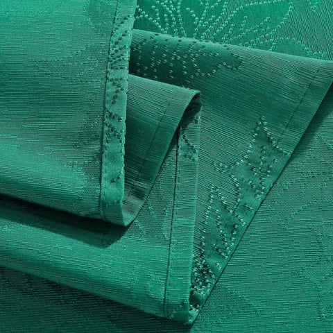 Honellaty eco-friendly fabric stands up to frequent holiday use.