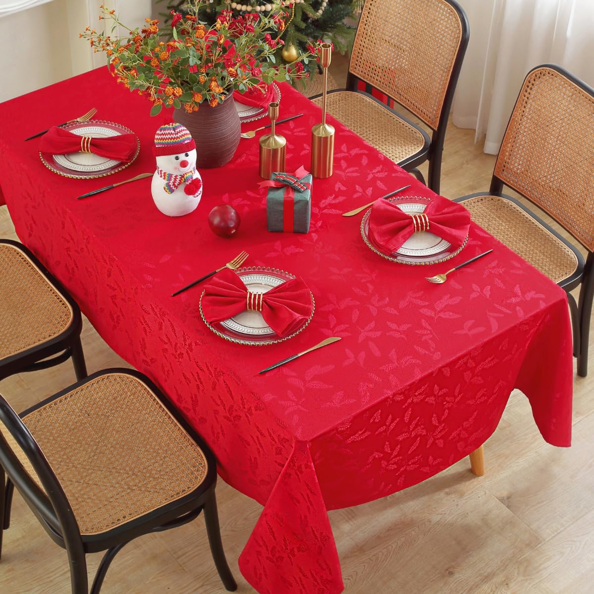 Honellaty spill-proof tablecloth close-up reveals durable weave for mess-friendly holiday meals.