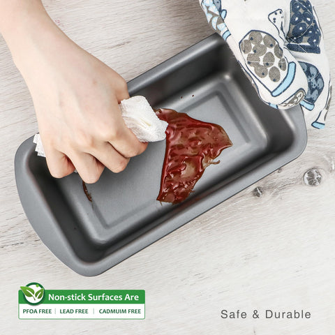Hongbake PFOA/BPA-free coating supports healthier baking cleanup.