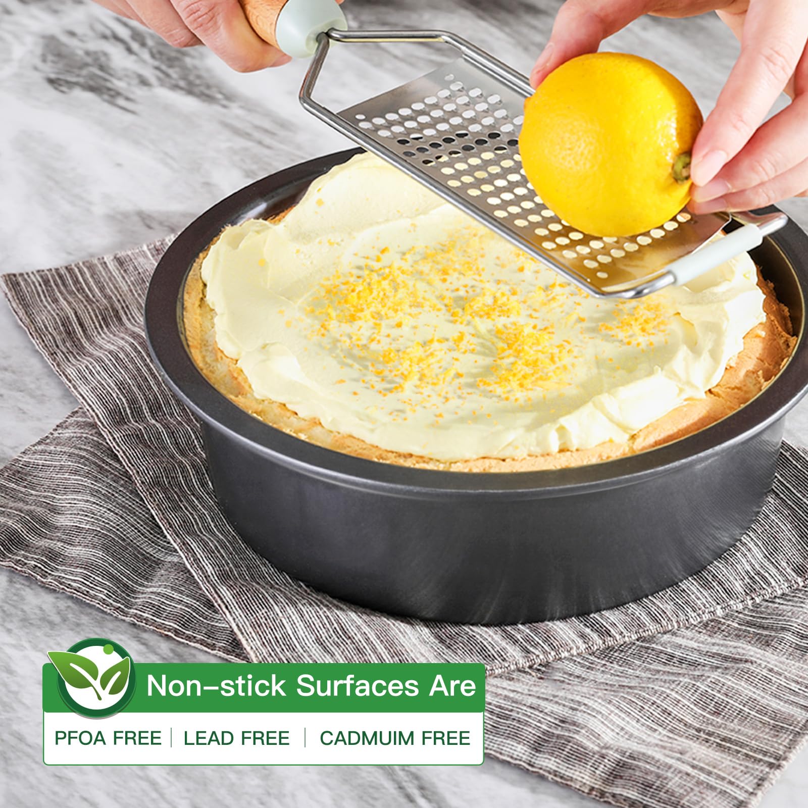 HONGBAKE dishwasher-safe pan makes cleanup convenient after baking.