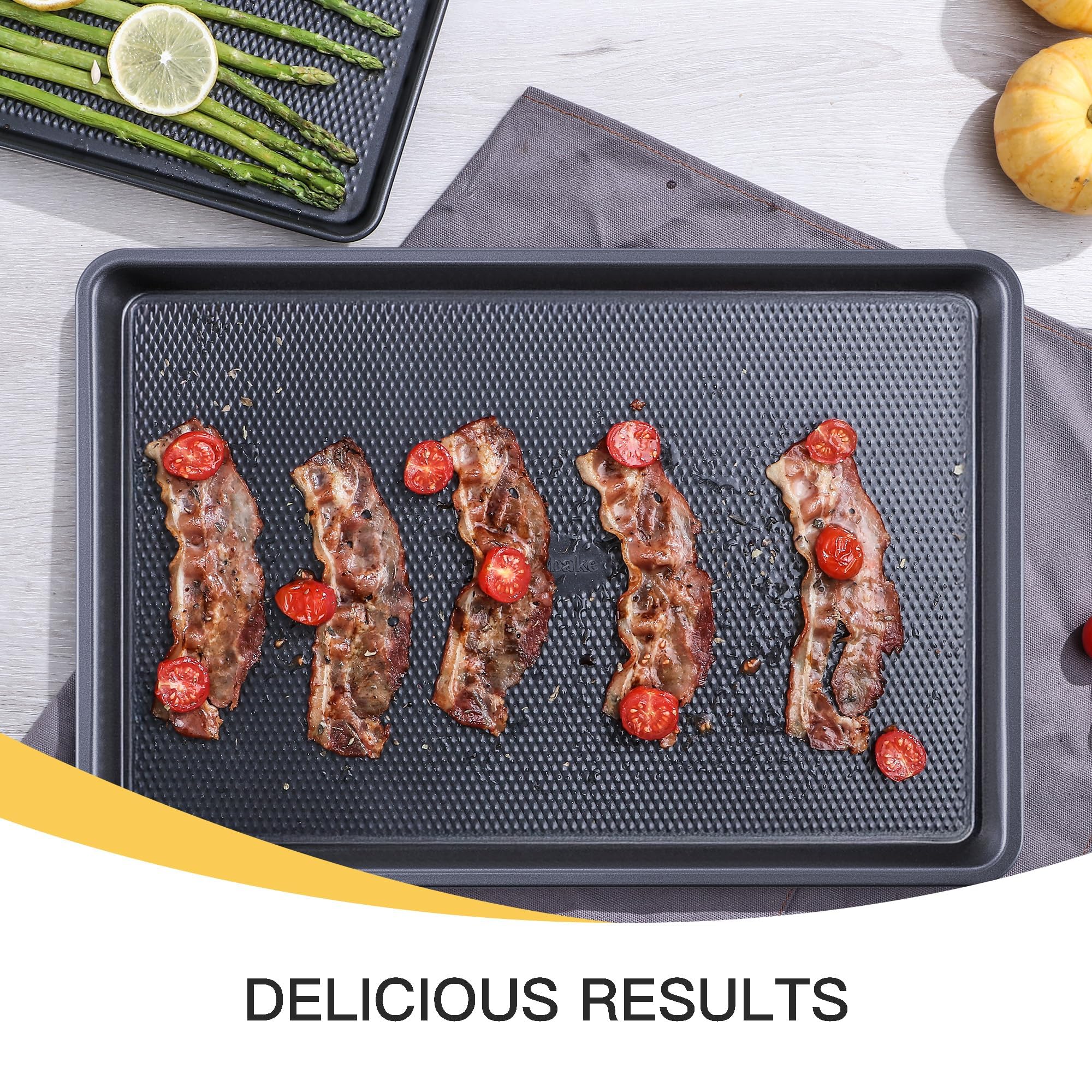 HONGBAKE three-piece set demonstrates versatile sizes for cookies, rolls, and roasts