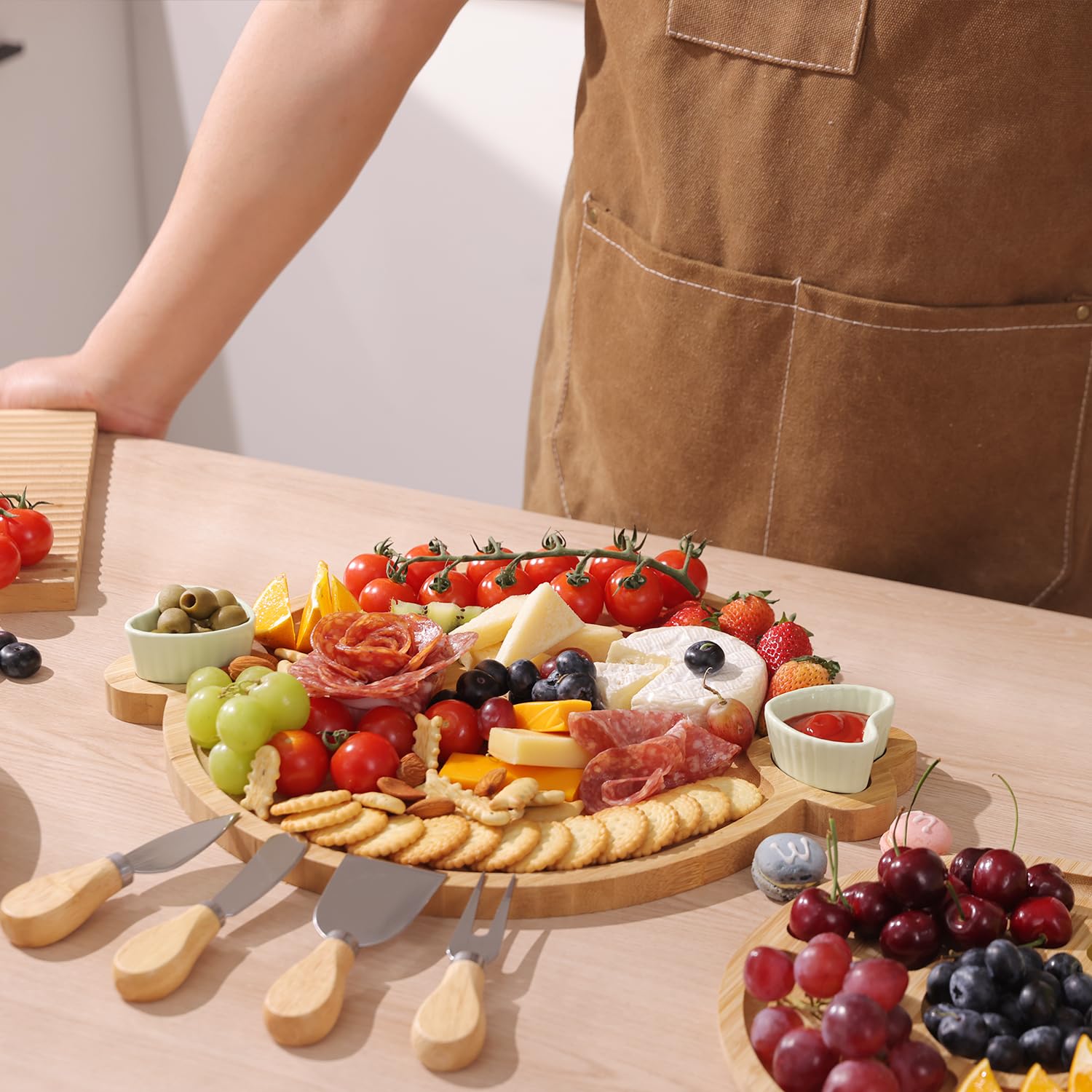 Hongsane dining setup showcases versatile serving for gatherings.