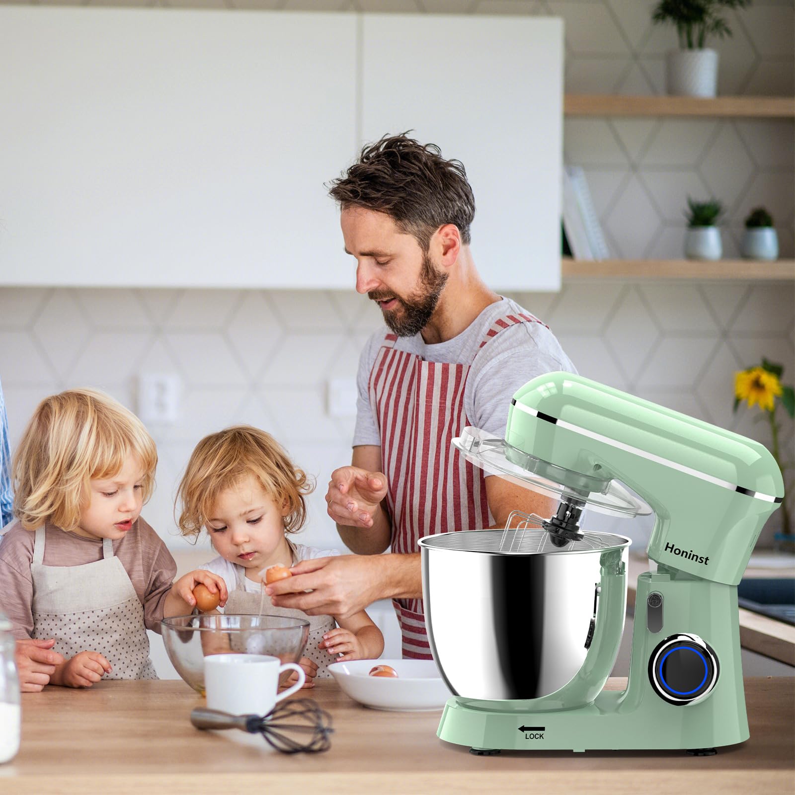 Splash cover and anti-slip feet help keep counters clean and steady
