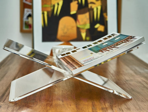 Honygebia textbook display stand provides stable support for study sessions.