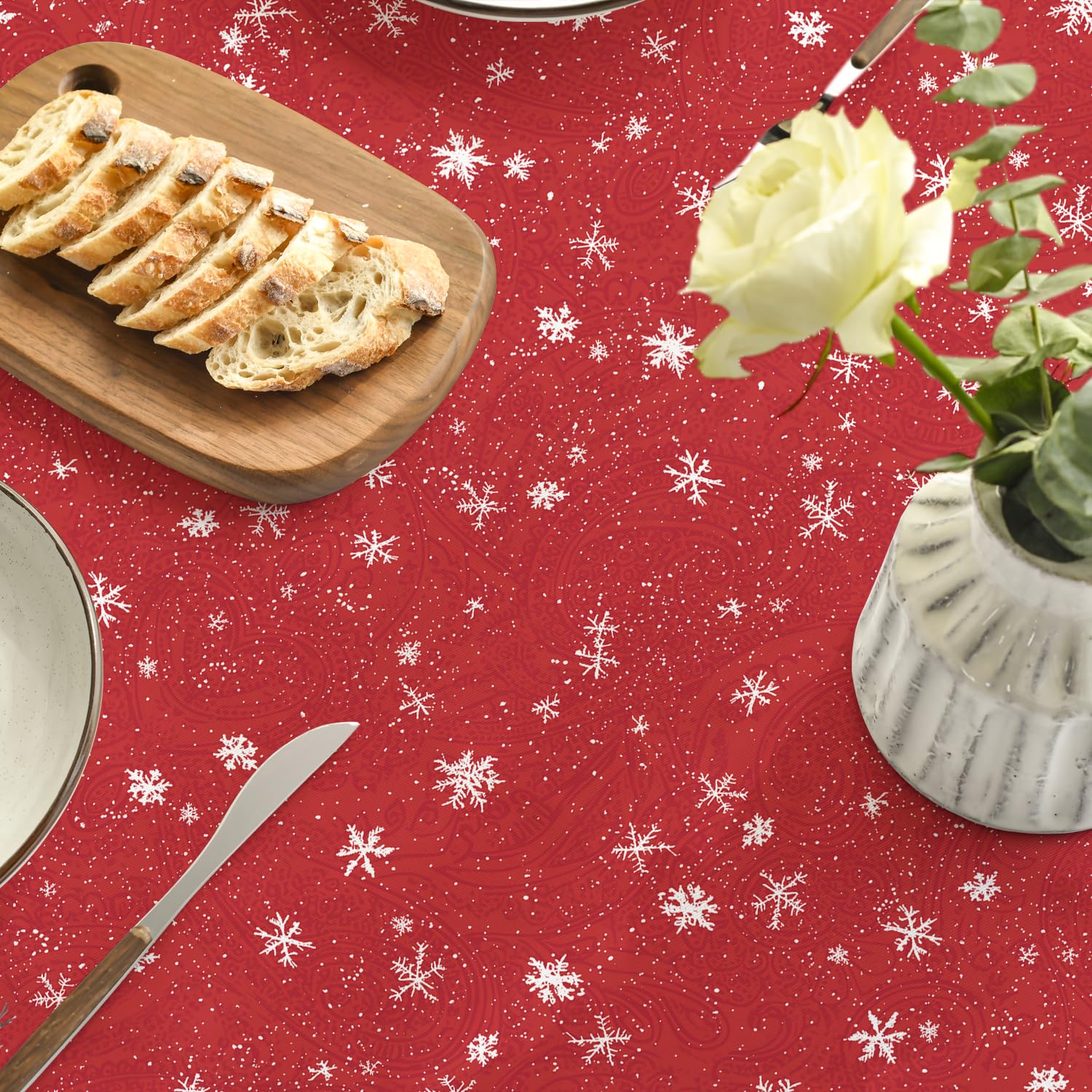 Horaldaily oval tablecloth fits 4–8 seat tables, versatile for gatherings.