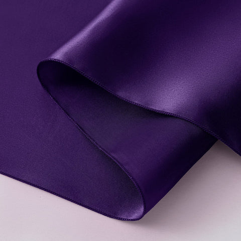 Horbaunal purple satin table runner at a banquet elevating the atmosphere.