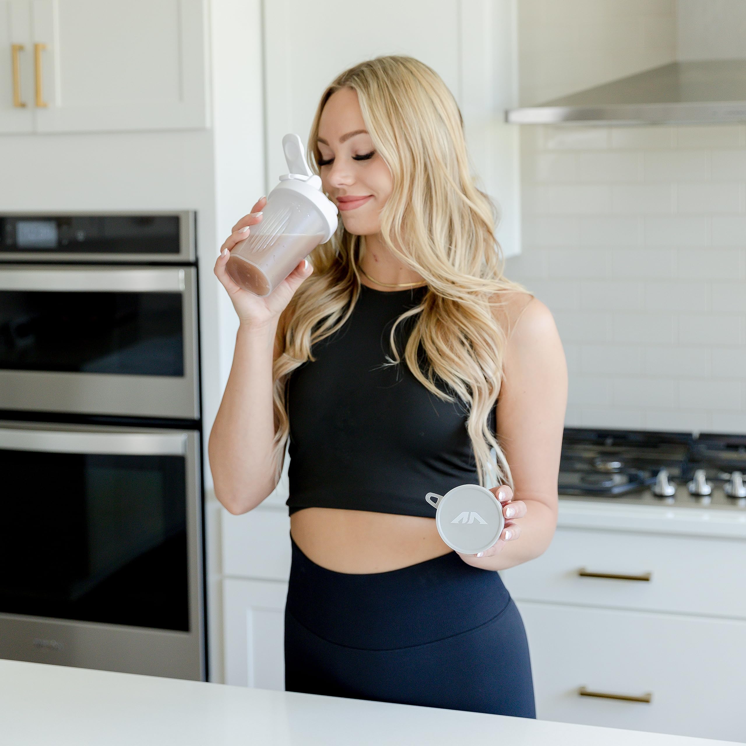 HOSHI HEALTH BPA-free funnel material close-up for powders.