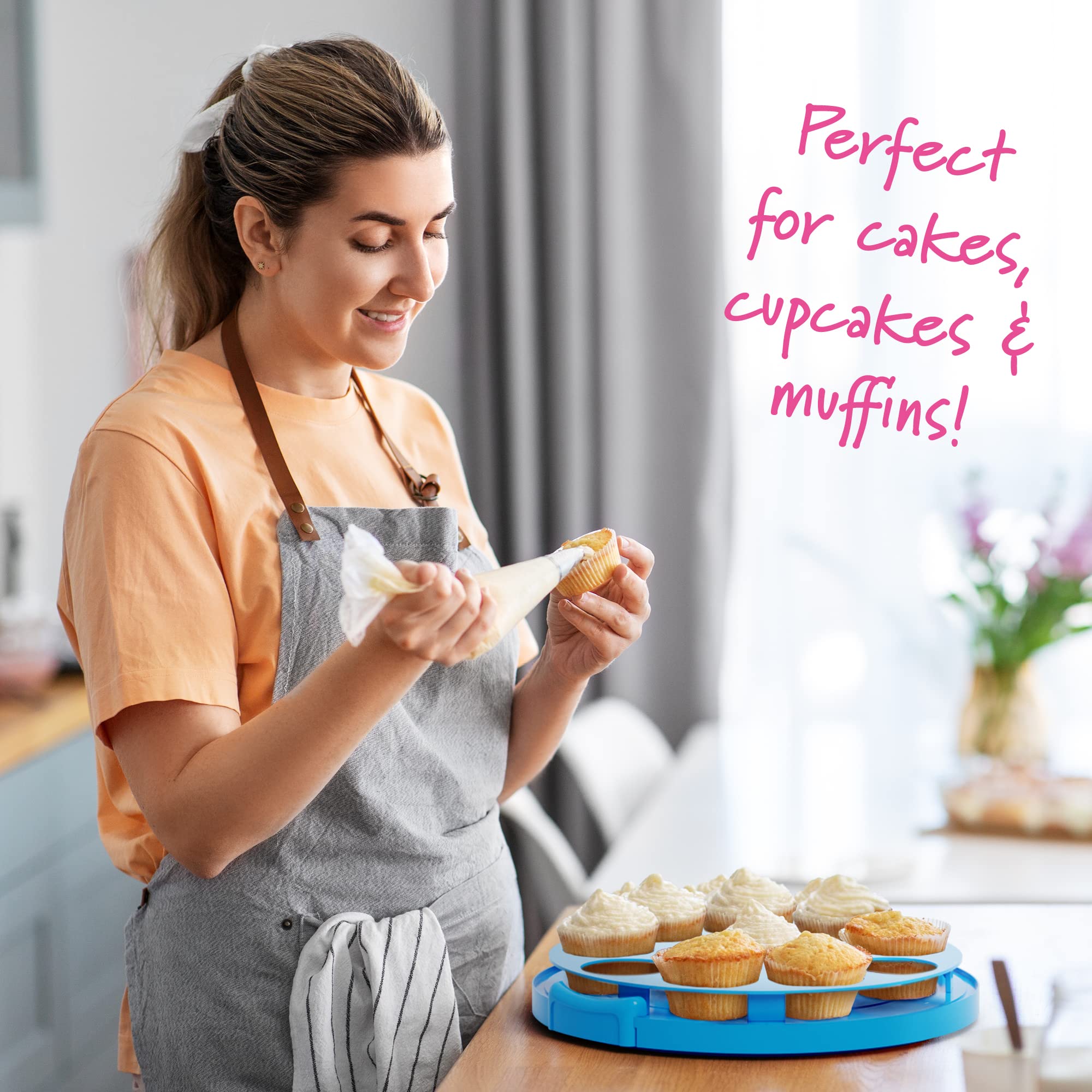 Houzzkingz locking lid keeps treats fresh during transport.