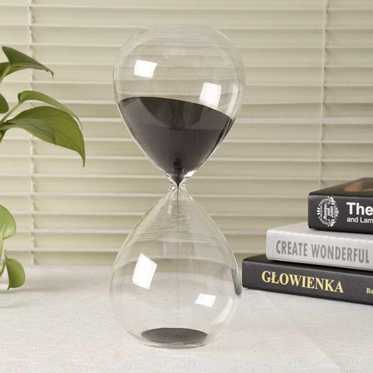 HoveBeaty durable glass construction provides reliable time tracking at a glance.