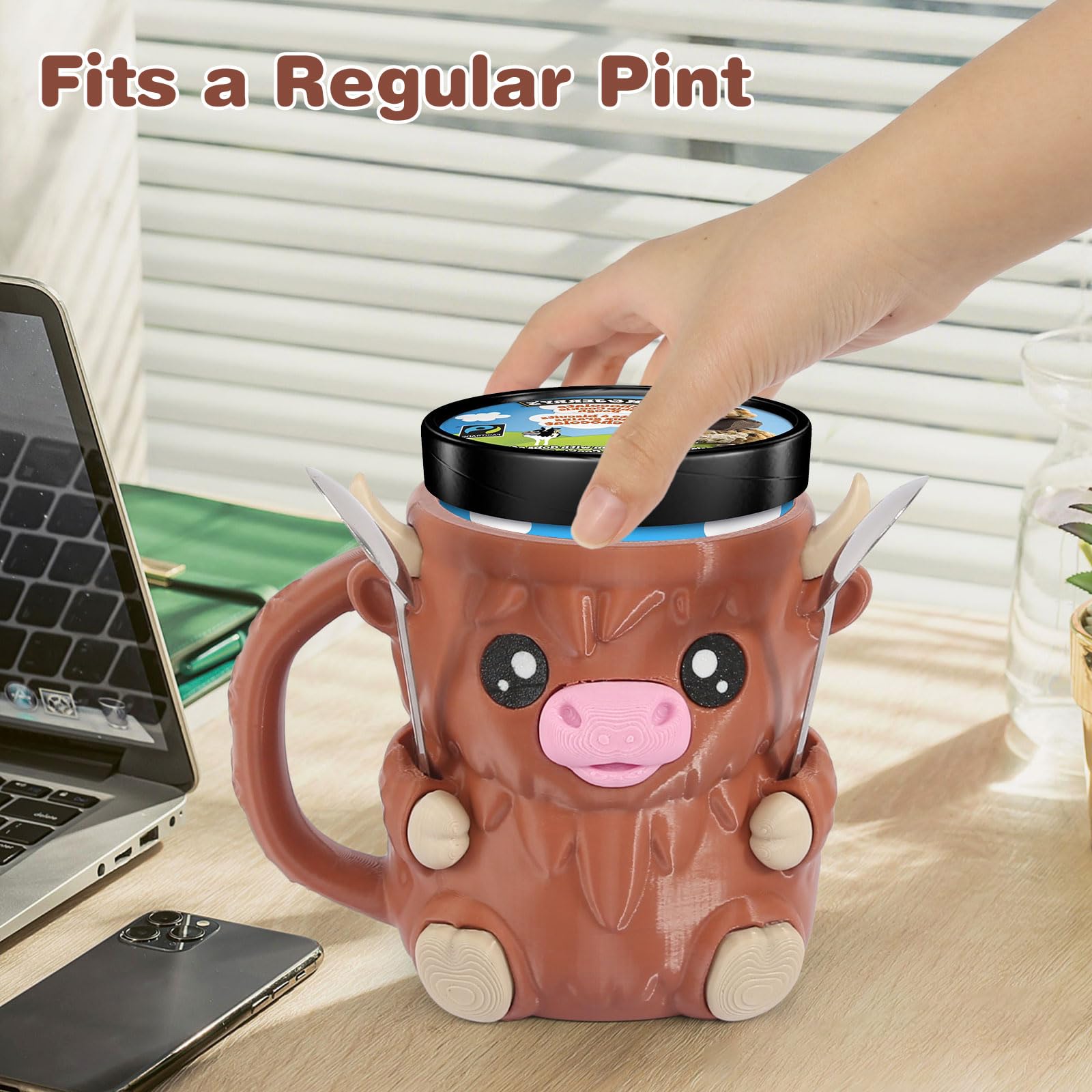 Hoxxu Highland Cow dessert accessory enhances moments with a touch of whimsy.