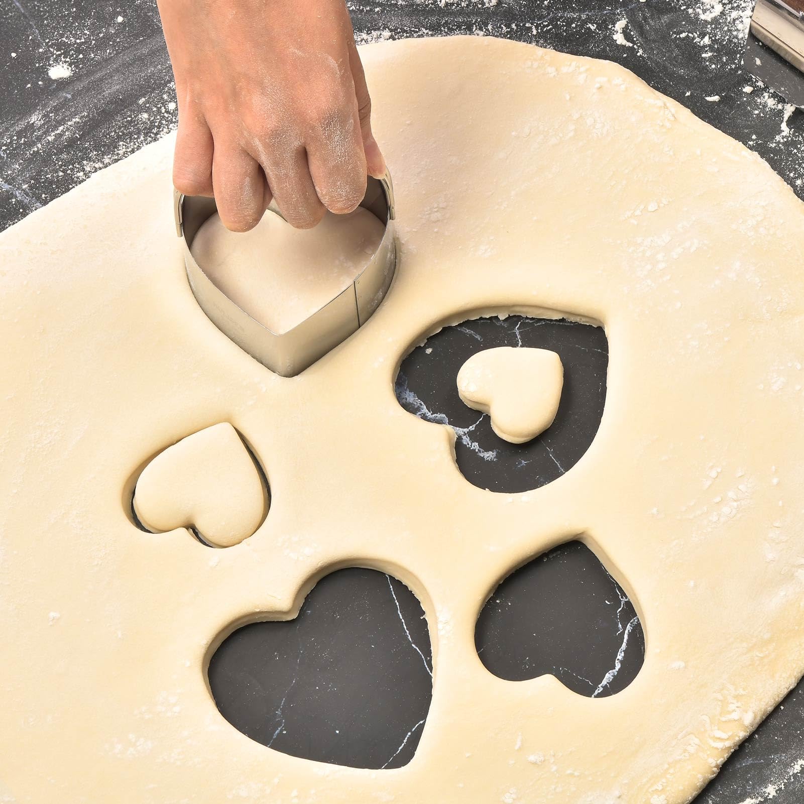 HULISEN arched-handle cookie cutters for comfortable, safe use