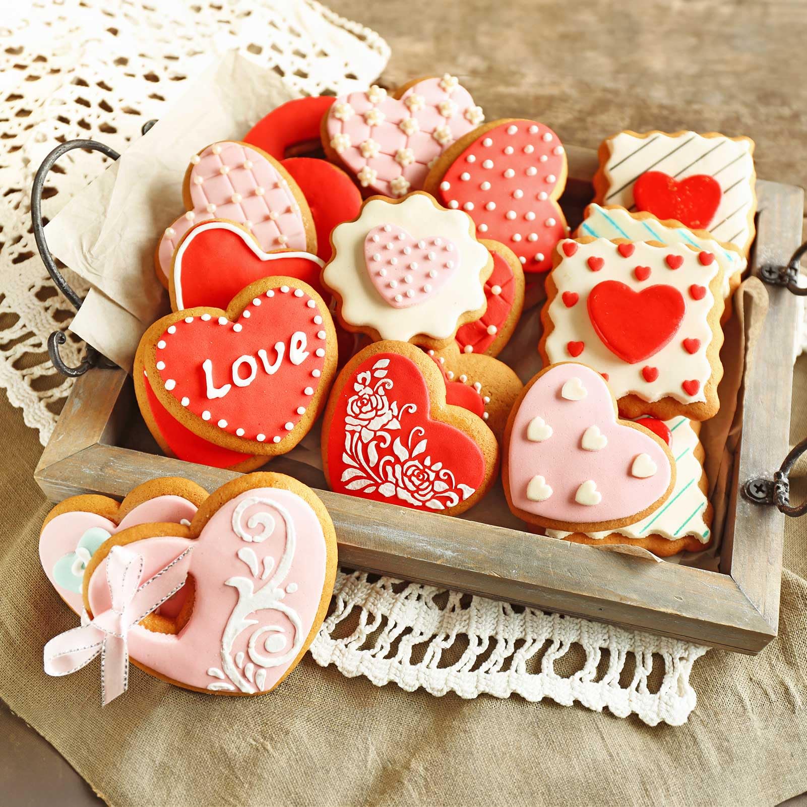HULISEN gift packaging makes this heart cutter set a ready-to-gift option