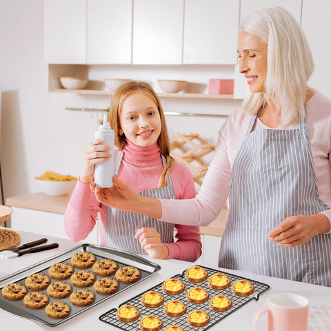 Hunnycook dishwasher-safe bakeware simplifies cleanup after busy cooking.
