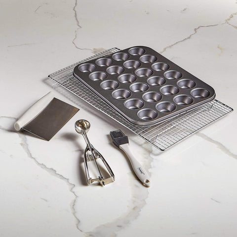 husMait dishwasher-safe pan simplifies cleanup after baking sessions.