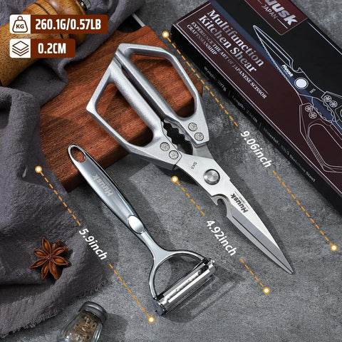 Huusk kitchen scissors gift-box presentation emphasizes a ready-to-use gift.