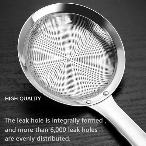 Hvanam fine-mesh sieve medium improves filtering for soups and sauces