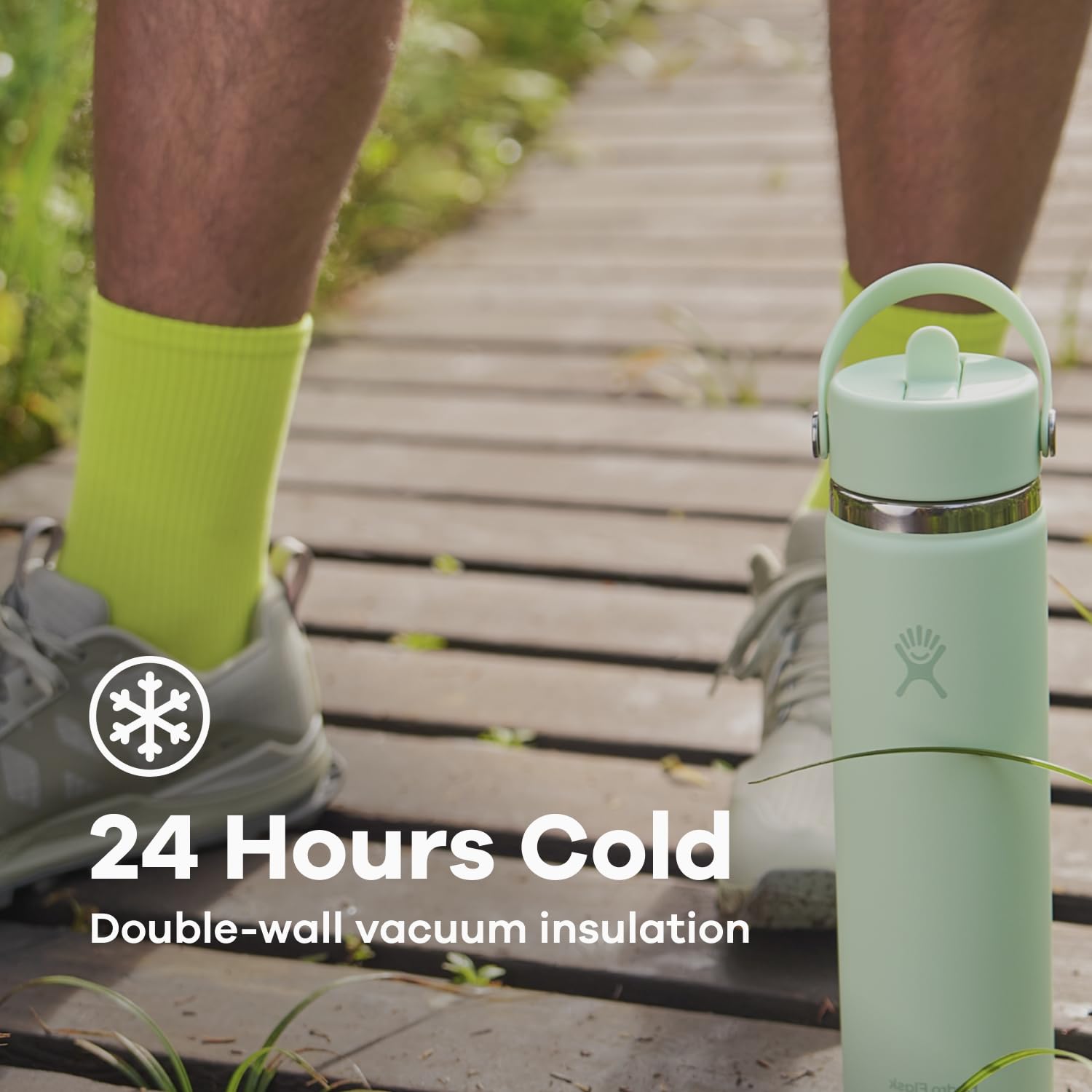 Hydro Flask 24oz Surf Blue maintains cold drinks up to 24 hours for outdoor adventures