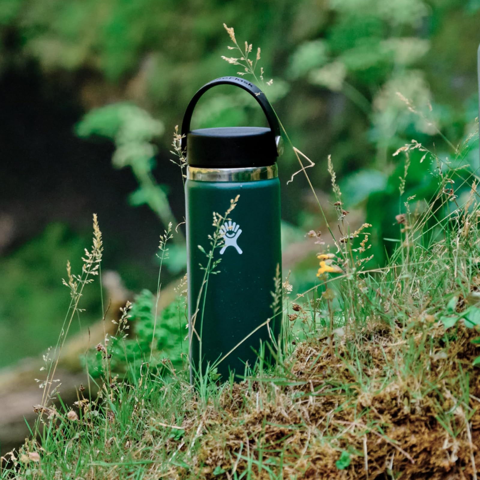 Hydro Flask color-stable finish stays vibrant after repeated use.