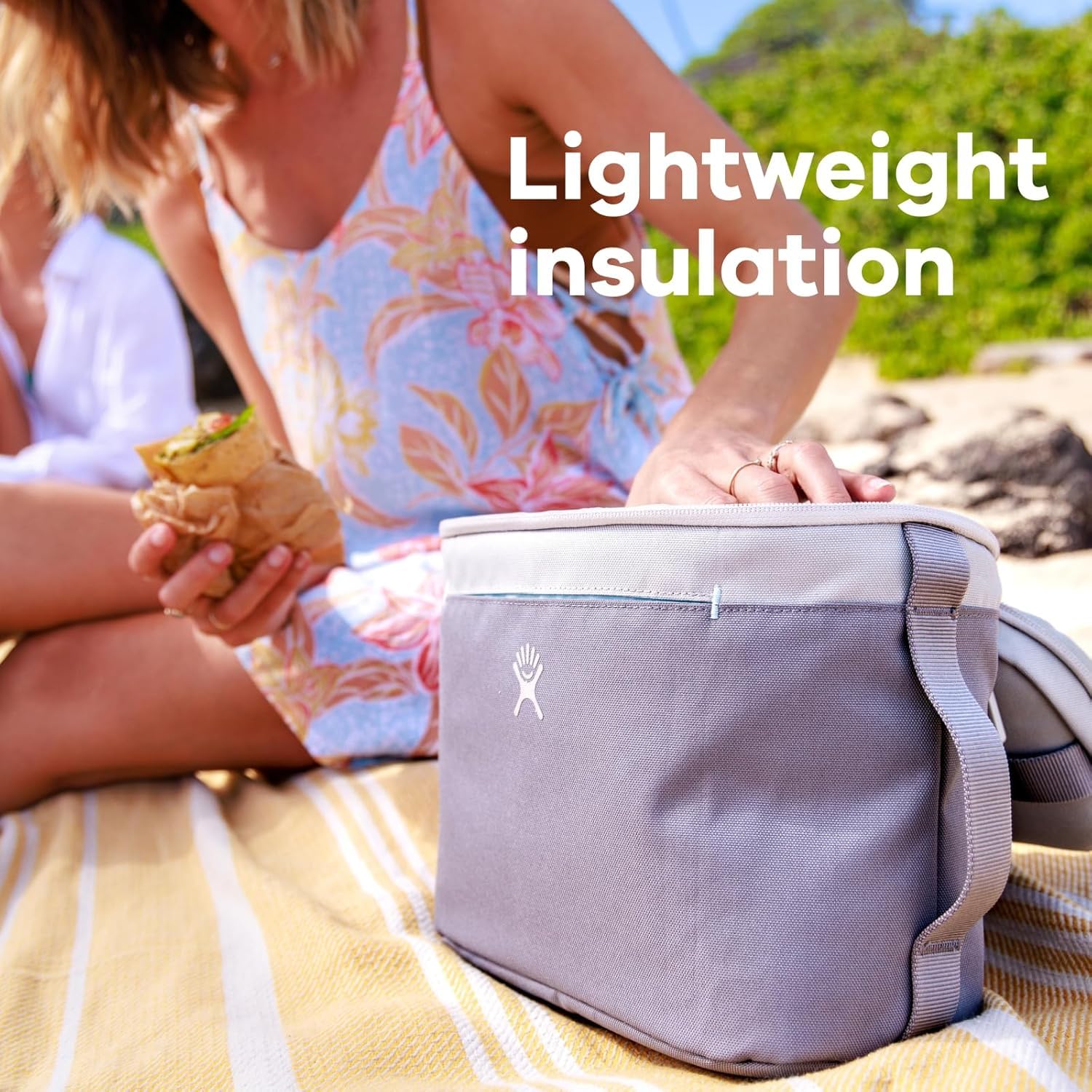 Hydro Flask Lunch Bag zipper opening for easy loading and quick cleaning