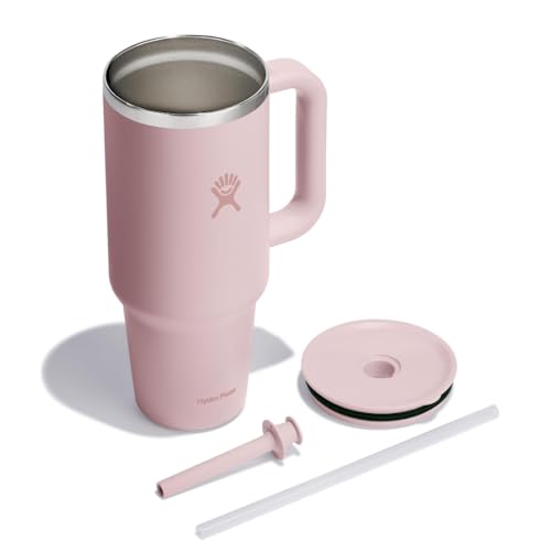 Lid and straw in Tonal Trillium Pink ensure seamless sipping on the go.