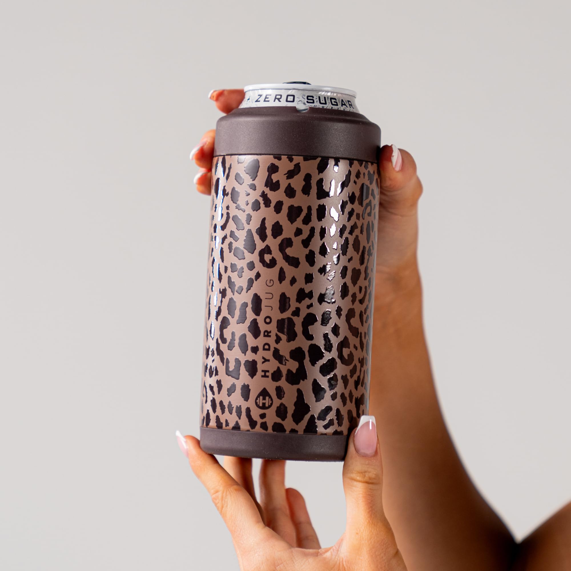 Dishwasher-safe design allows easy cleaning after outdoor gatherings