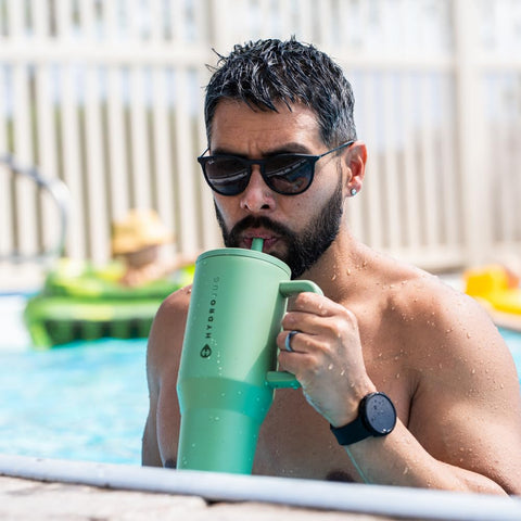 HydroJug Traveler fits cup holders for car journeys.