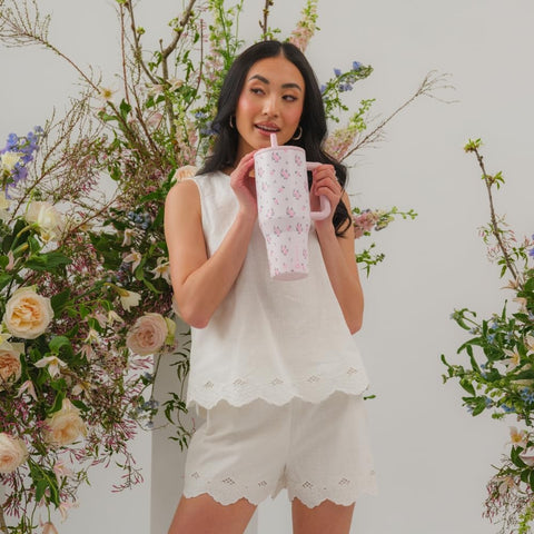 HydroJug Traveler triple-wall insulation keeps beverages cold or hot.