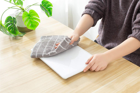 HYER KITCHEN lint-free performance reduces streaks on dishes and counters.