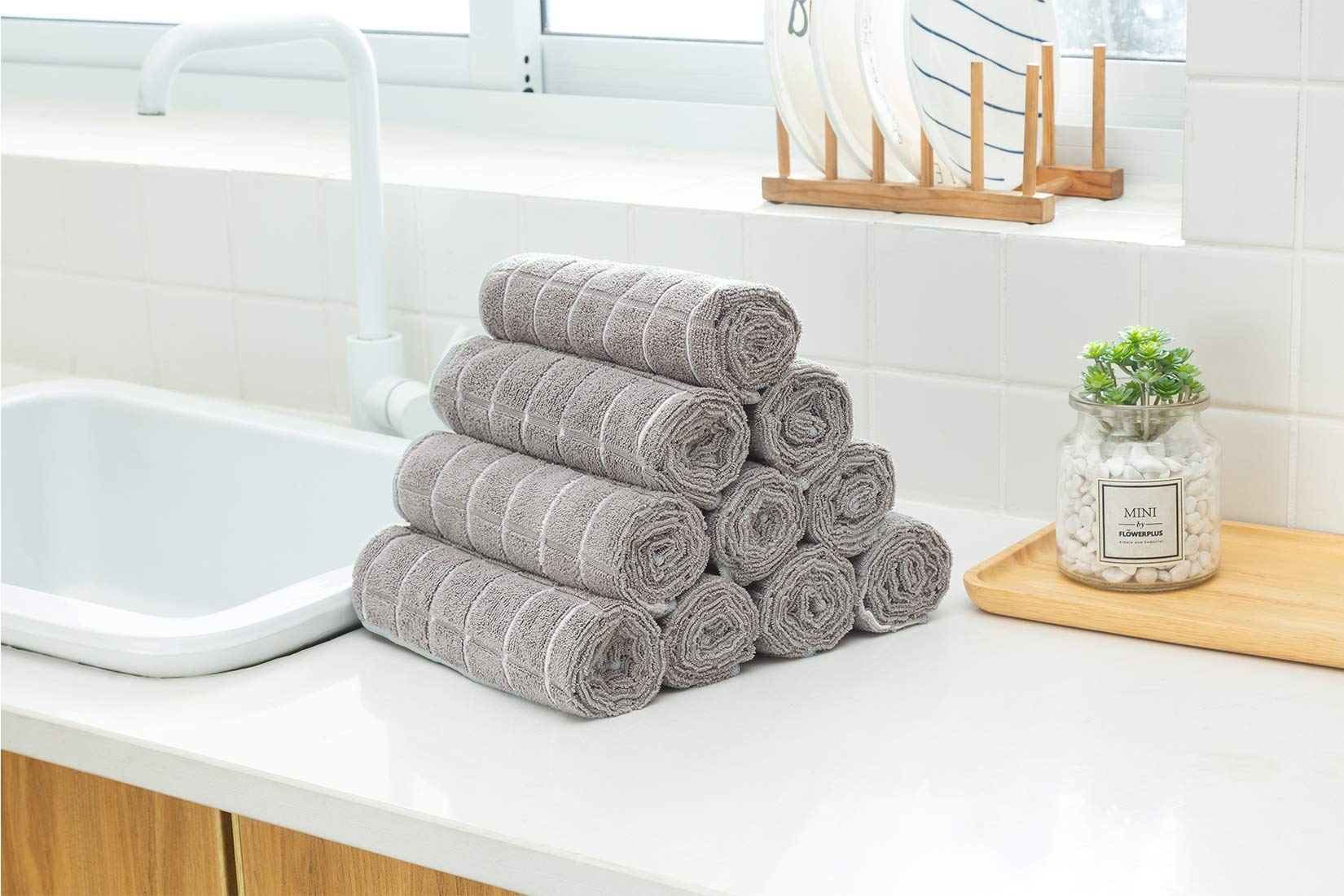 HYER KITCHEN lattice towels absorb spills quickly for faster cleanup.