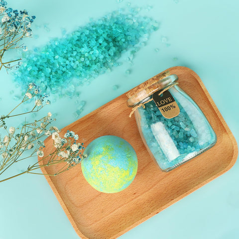 iaovueby Himalayan bath salts deliver a soothing soak at home.
