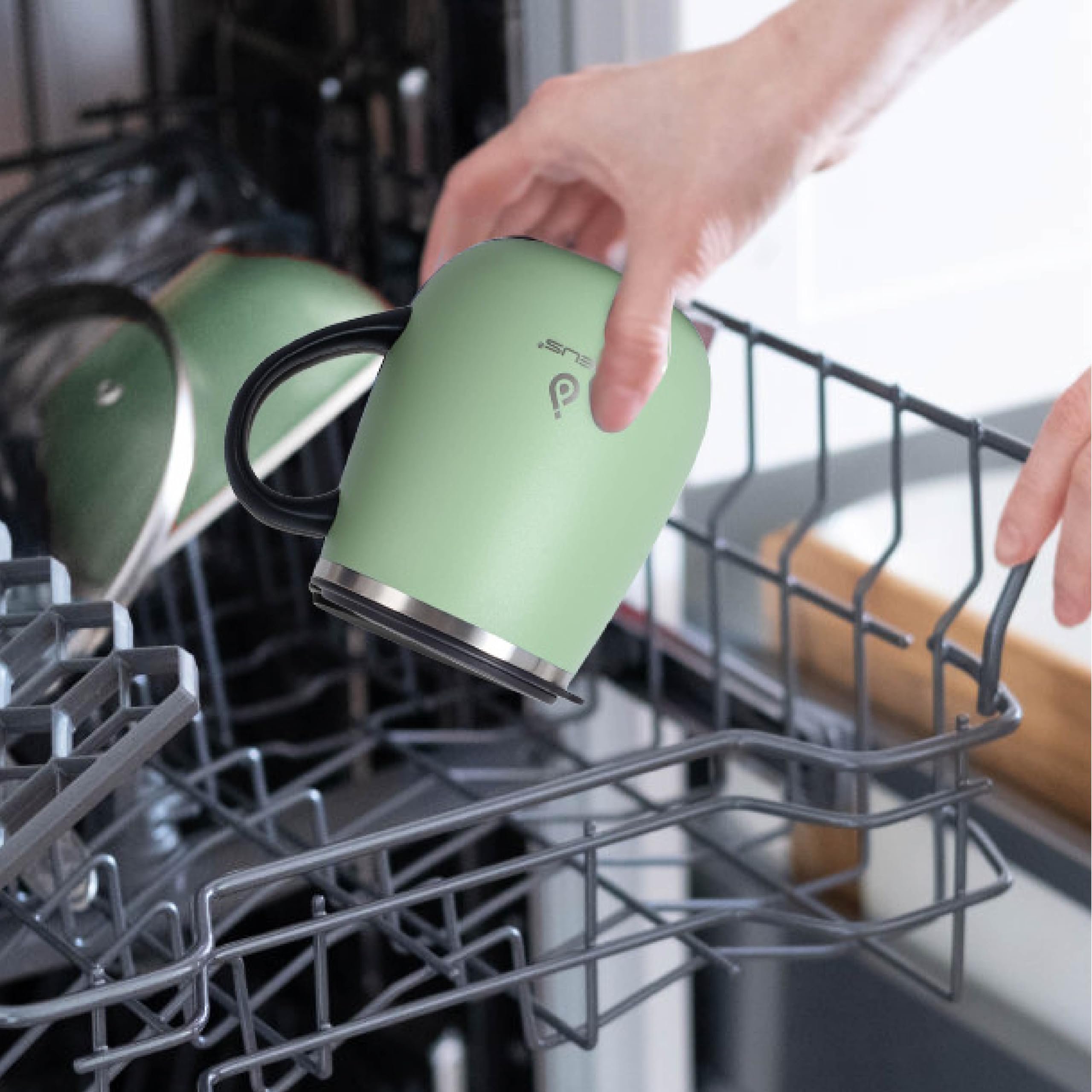 No-sweat exterior keeps your hands dry in any beverage