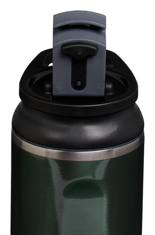 Igloo 20 oz body fits standard cup holders for on-the-go routines.