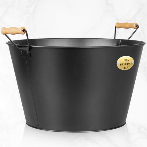 iHoo versatile tub serves bars, backyards, and clubs alike.