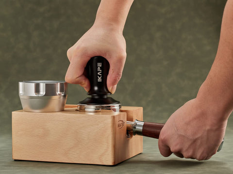 IKAPE concentric-ring tamping surface helps create uniform coffee surfaces