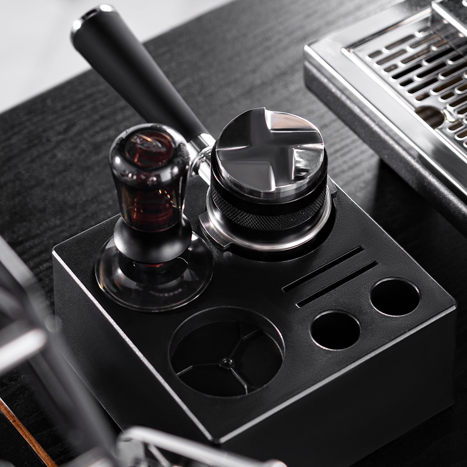 IKAPE stirrer distribution tool aids precise grounds leveling.