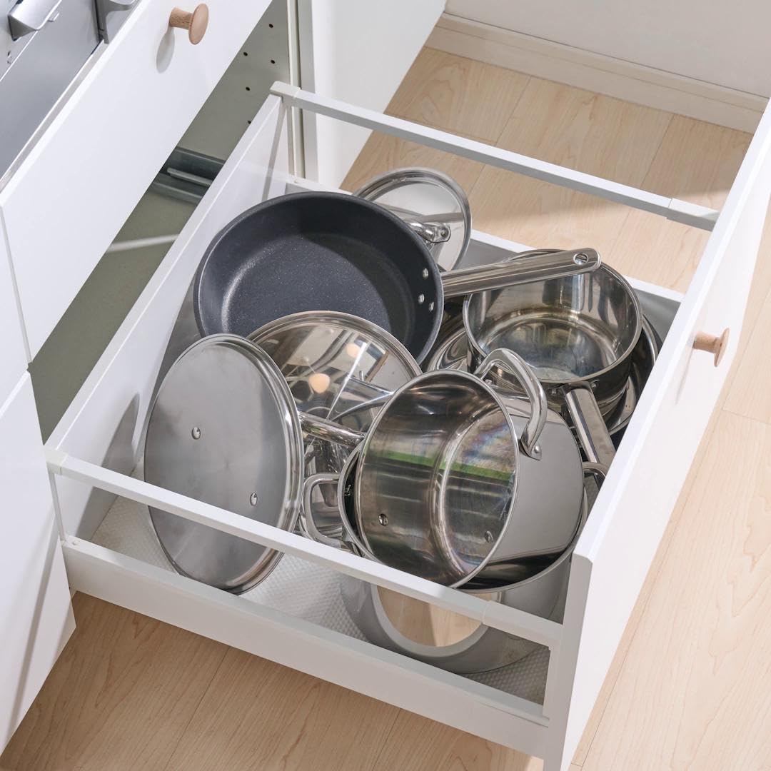 IKEA Variera lid organizer being wiped clean with a damp cloth