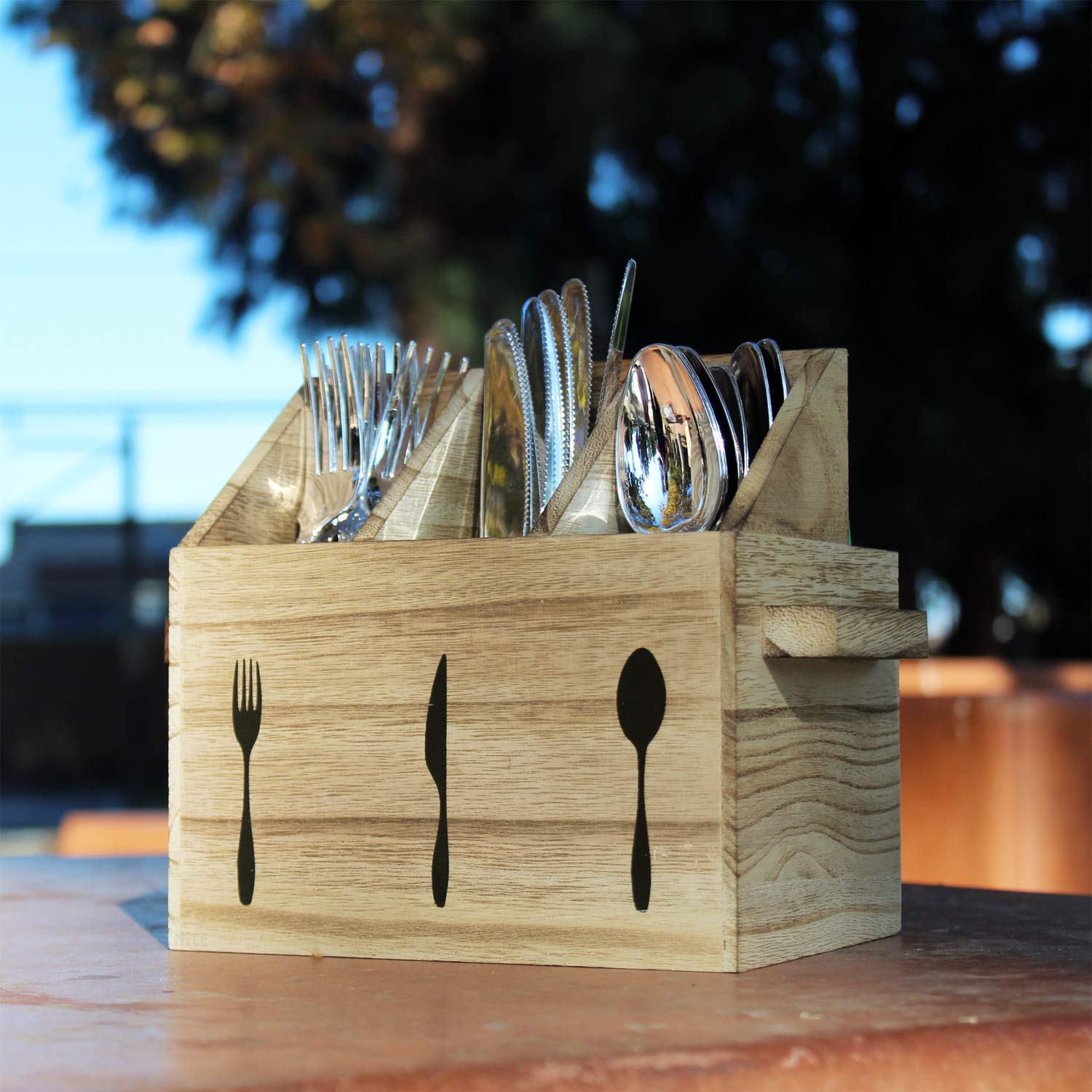 Ikee Design portable utensil organizer keeps items separated