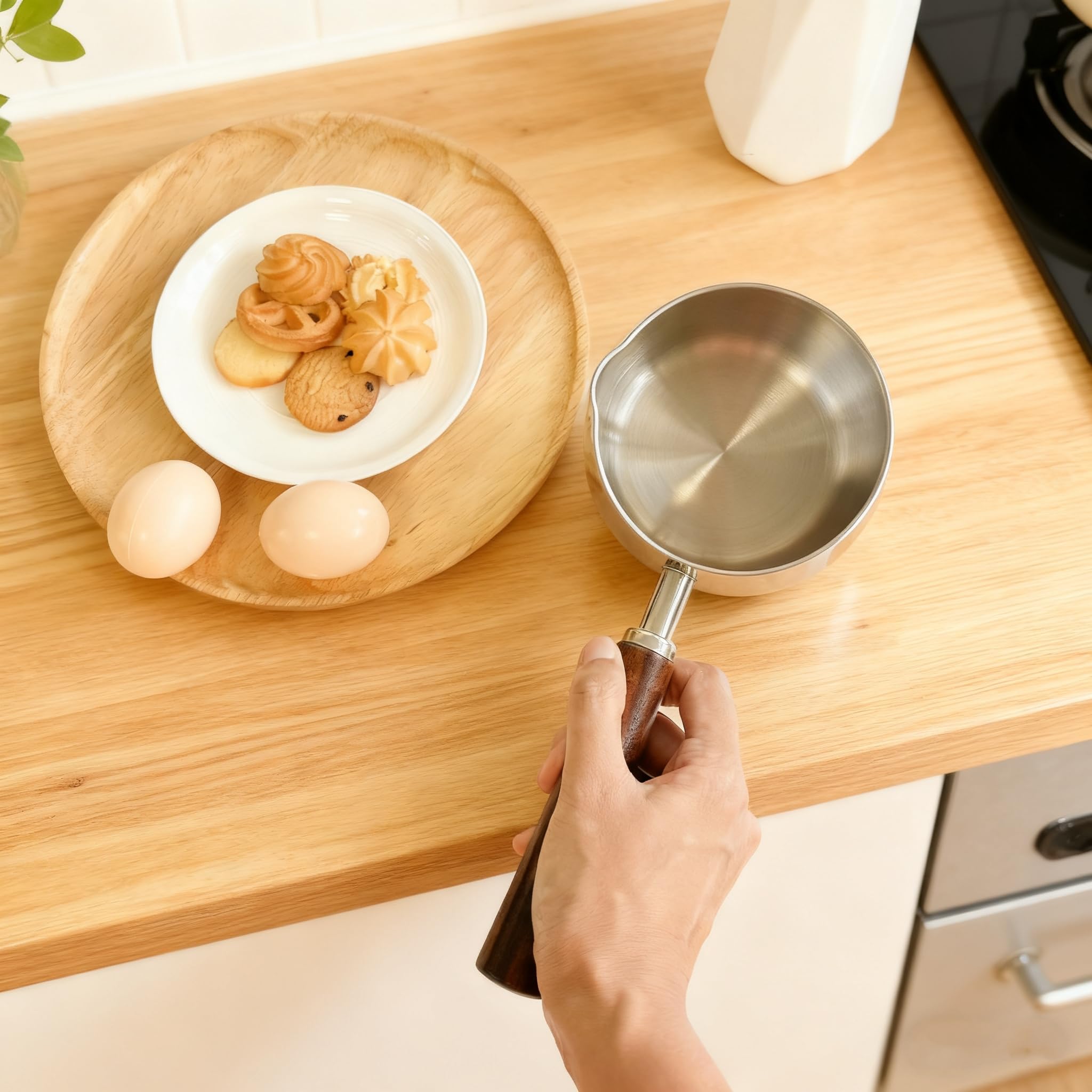 IMEEA built-in spout shown for easy pouring of melted butter and sauces.