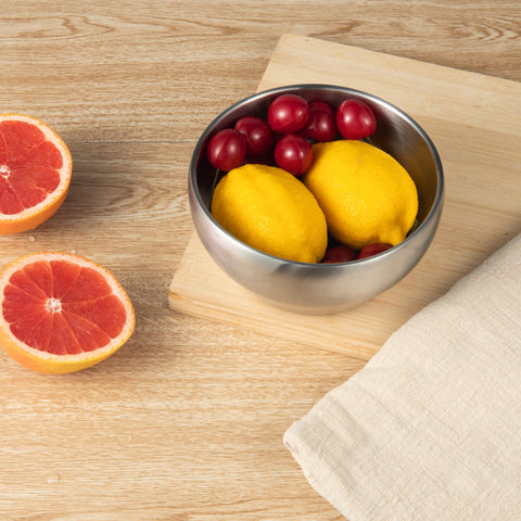 IMEEA outdoor use image showing travel-friendly insulated bowl.