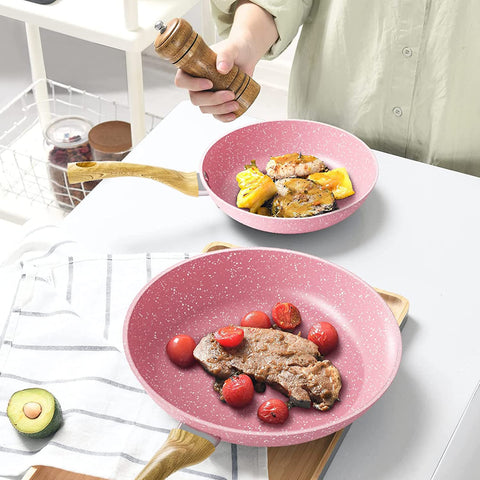 Innerwell induction-compatible base works with all stove tops for versatile cooking.