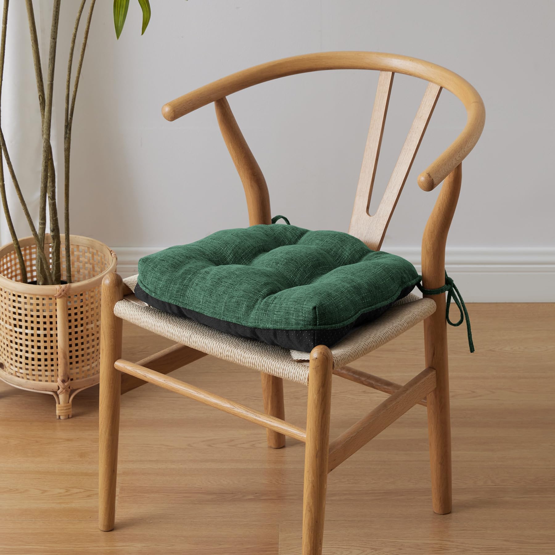 IPYNBAP versatile chair pads for indoor dining and home decor.