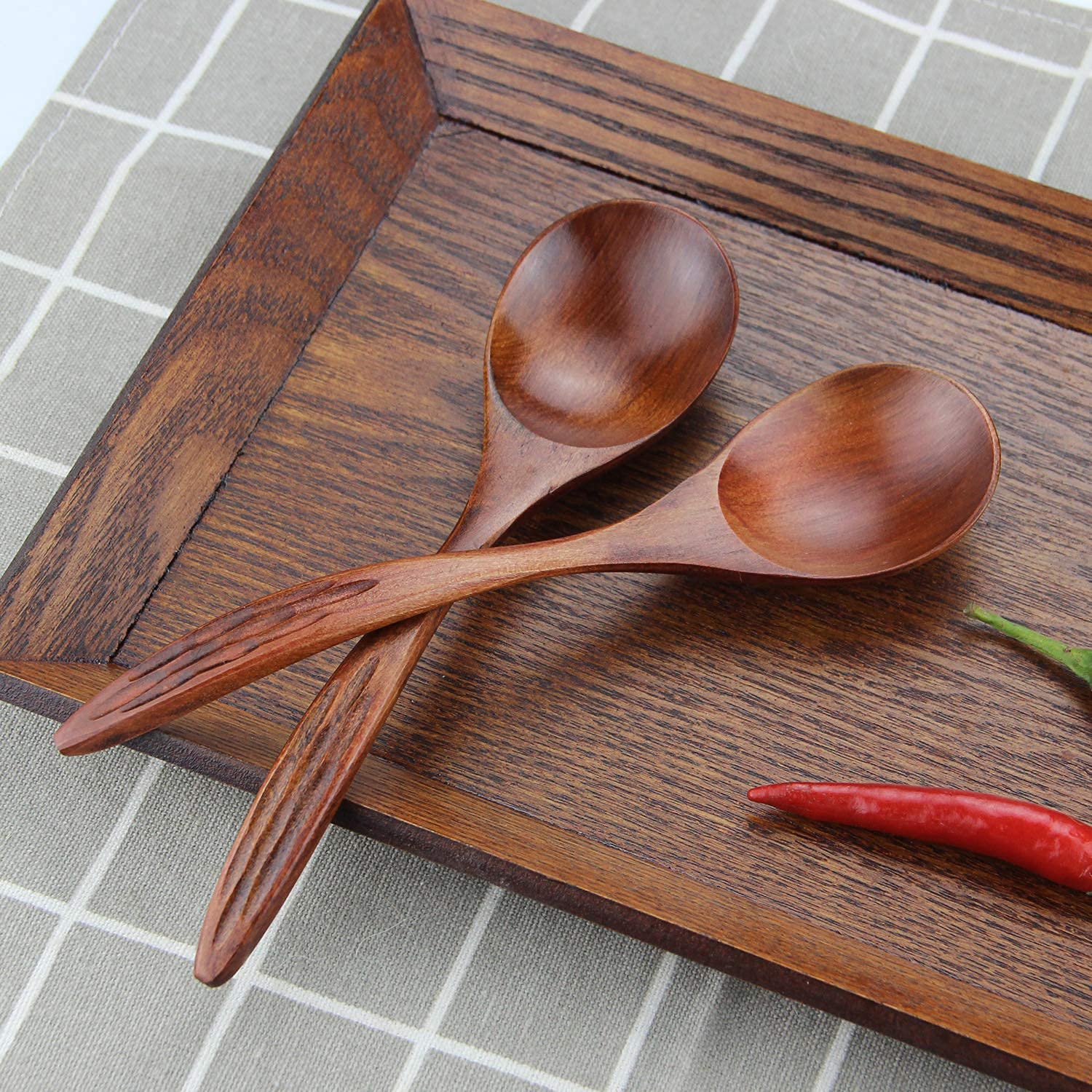 IQCWOOD wooden spoons displaying natural grain variety for unique table look.