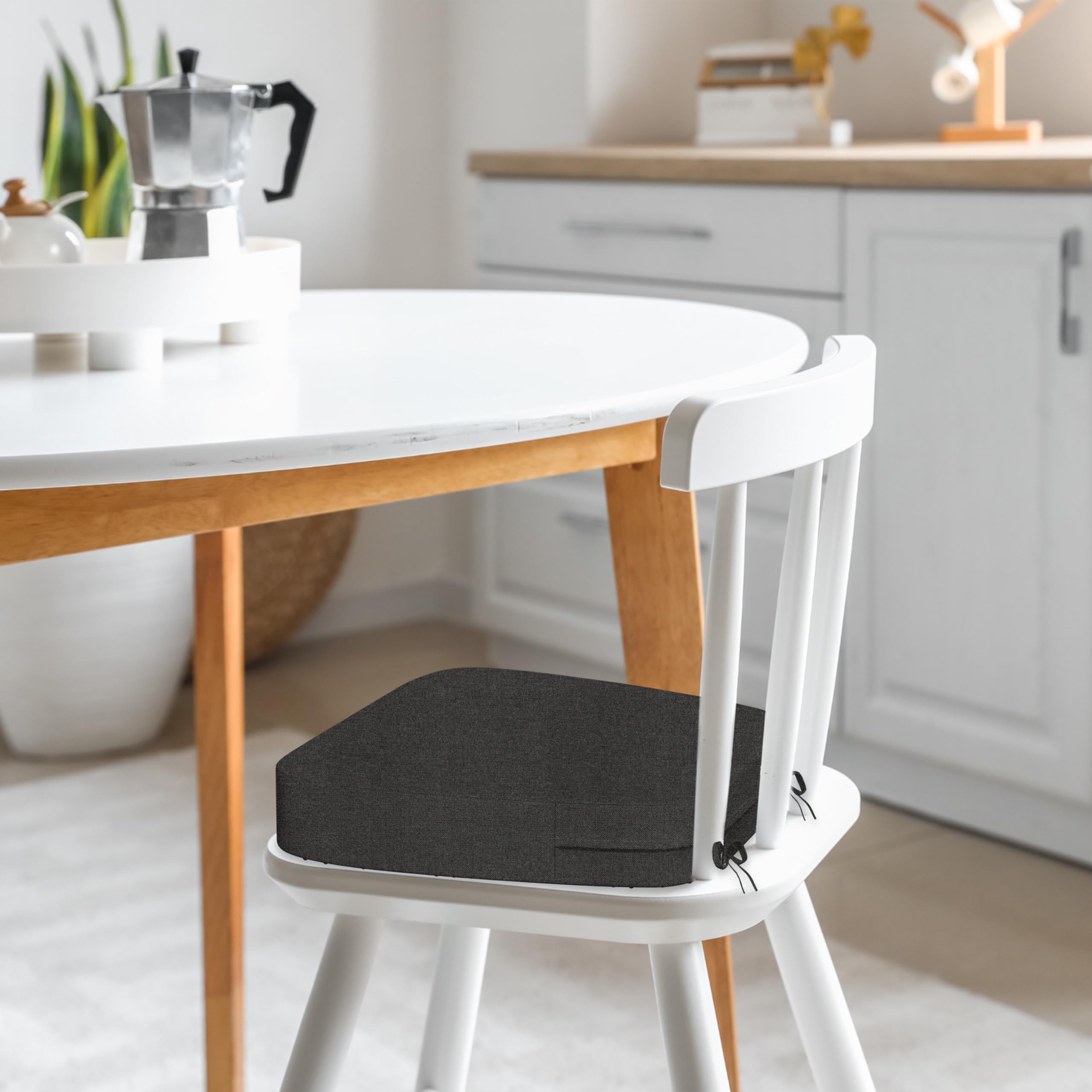 Iristykilin machine-washable cover in action makes cleaning easy.