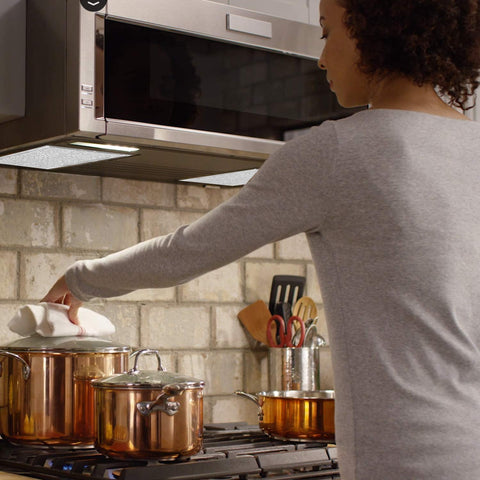 IROLEN odor-reduction action captures grease and mist from cooking.
