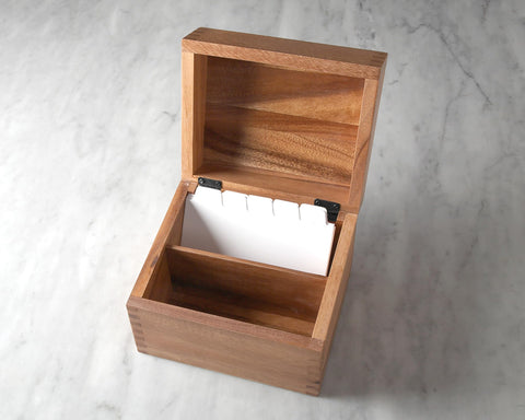 Ironwood Gourmet acacia recipe box highlights card-size compatibility with 3x5 and 4x6 cards.